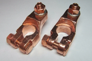 Клемма аккумуляторная "±" (медь) евро,1 болт  12000384