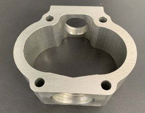 Секция насоса масляной системы сухого картера, Pressure Housing, 1.200" Wide, -12ORB Inlet, -10ORB Outlet DRY SUMP SOLUTIONS 02-02-0095-1.200-2