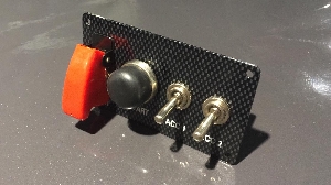 Панель управления карбон, тумблер 2 положения с защитной крышкой +2 дополнительных, кнопка запуск двигателя, 30А, 12V GRAYSTON GE344-2C