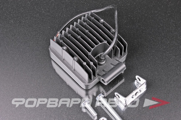 Фара светодиодная OFF ROAD 107*107(126)*50мм квадратная 12V/24V 48W 6000K  16 диодов SPOT FLASH SKYWAY S07201134