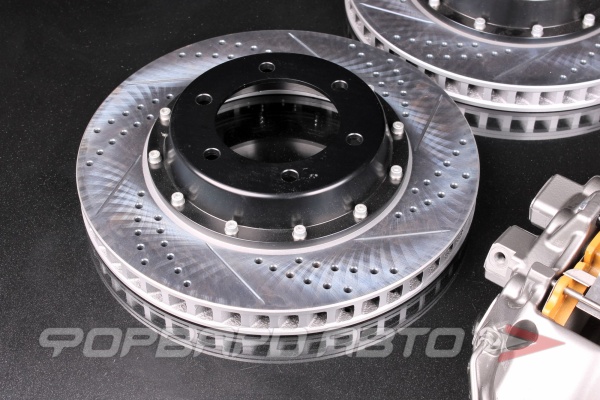 Комплект тормозной системы R18 Toyota LC200 после 2015г., LX570  (суппорта + диски + колодки + шланги) BREMBO STYLE 