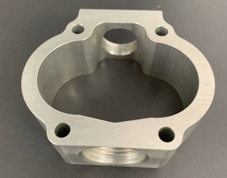 Купить Секция насоса масляной системы сухого картера, Pressure Housing, 1.200" Wide, -12ORB Inlet, -10ORB Outlet DRY SUMP SOLUTIONS 02-02-0095-1.200-2