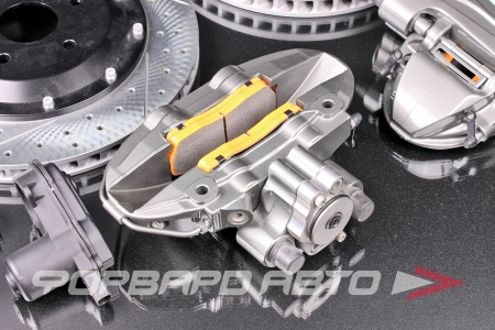 Купить Комплект тормозной системы R18 Toyota Camry VX70 (суппорта + диски + колодки + шланги) BREMBO STYLE 