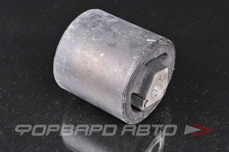 Купить Сайлентблок переднего  нижнего рычага, передний LEMFORDER 35330 01