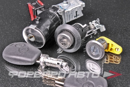 Купить Замок зажигания к-т (3личинки, 2 ключа) RENAULT 806010692R