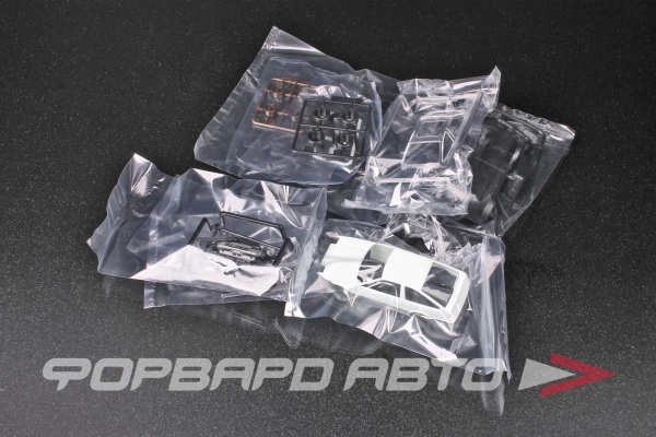 Сборная модель Toyota Sprinter Trueno Custom (High Tech Two Tone) AOSHIMA 06911
