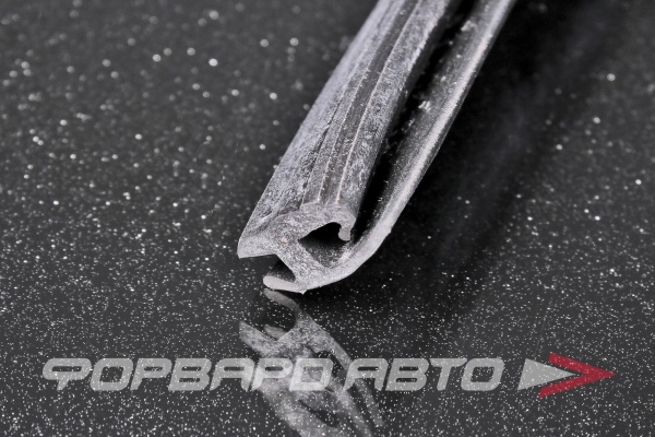 Уплотнитель стекла лобового нижний RENAULT 6001547000