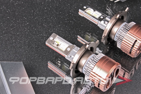 Светодиодные фары головного света P12/H4 с вентилятором 12V 65W 6000Lm 5500K AOZOOM P12/H4 12V